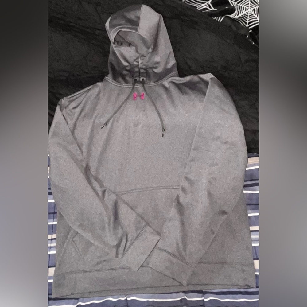 Grey men’s under armour sweatshirt size Large